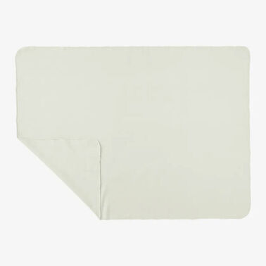 https://doieur1arw9xr.cloudfront.net/optamark/images/opt/products_gallery_images/100_-Recycled-Pet-Fleece-Blanket12_11473919202209.jpg?v=9906