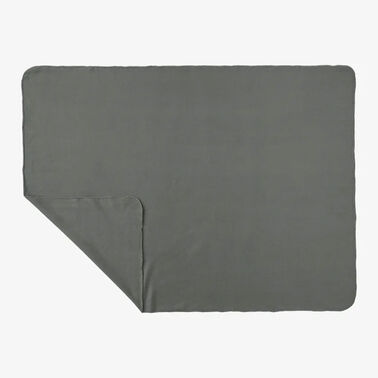 https://doieur1arw9xr.cloudfront.net/optamark/images/opt/products_gallery_images/100_-Recycled-Pet-Fleece-Blanket18_11472819202209.jpg?v=9906
