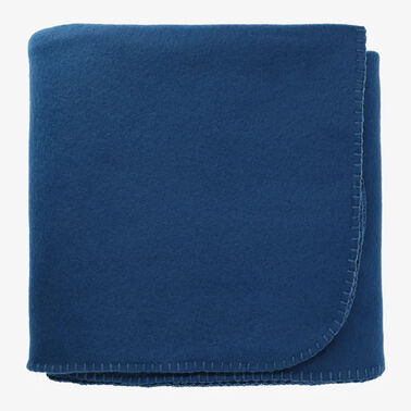 https://doieur1arw9xr.cloudfront.net/optamark/images/opt/products_gallery_images/100_-Recycled-Pet-Fleece-Blanket20_11454219202209.jpg?v=9906