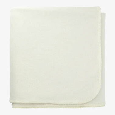 https://doieur1arw9xr.cloudfront.net/optamark/images/opt/products_gallery_images/100_-Recycled-Pet-Fleece-Blanket22_11452919202209.jpg?v=9906