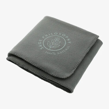 https://doieur1arw9xr.cloudfront.net/optamark/images/opt/products_gallery_images/100_-Recycled-Pet-Fleece-Blanket5_11441719202209.jpg?v=9906