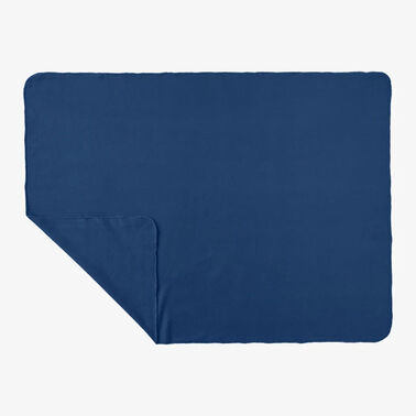 https://doieur1arw9xr.cloudfront.net/optamark/images/opt/products_gallery_images/100_-Recycled-Pet-Fleece-Blanket8_11475119202209.jpg?v=9906