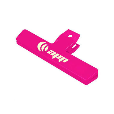 https://doieur1arw9xr.cloudfront.net/optamark/images/opt/products_gallery_images/6_-Chip-Bag-Clip12_10081027202301.jpg?v=9906