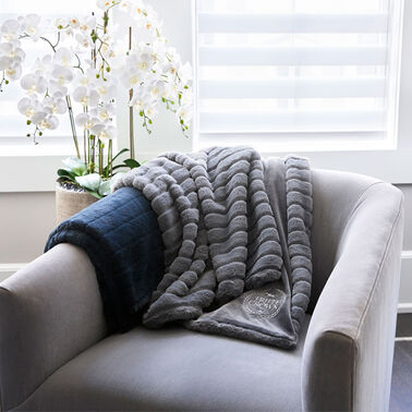 https://doieur1arw9xr.cloudfront.net/optamark/images/opt/products_gallery_images/Aspen-Throw357.jpg?v=9906