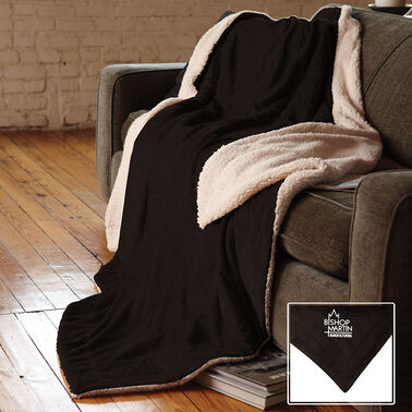 https://doieur1arw9xr.cloudfront.net/optamark/images/opt/products_gallery_images/Oversized-Sherpa-Blanket111.jpg?v=9906