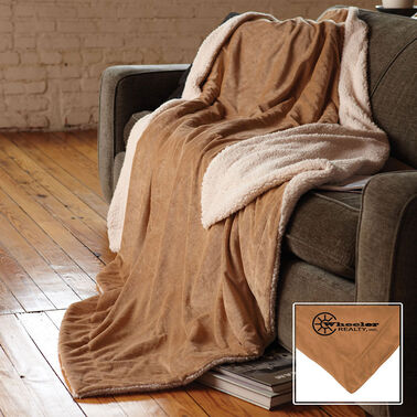 https://doieur1arw9xr.cloudfront.net/optamark/images/opt/products_gallery_images/Oversized-Sherpa-Blanket3.jpg?v=9906
