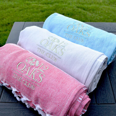 https://doieur1arw9xr.cloudfront.net/optamark/images/opt/products_gallery_images/Peshtemal-Beach-Towel5.jpg?v=1503