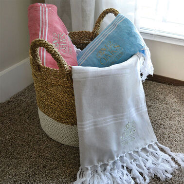 https://doieur1arw9xr.cloudfront.net/optamark/images/opt/products_gallery_images/Peshtemal-Beach-Towel7.jpg?v=1503