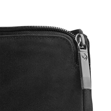 https://doieur1arw9xr.cloudfront.net/optamark/images/opt/products_gallery_images/Samsonite-Executive-Zippered-Pouch---Black3_12114226202210.jpg?v=8193